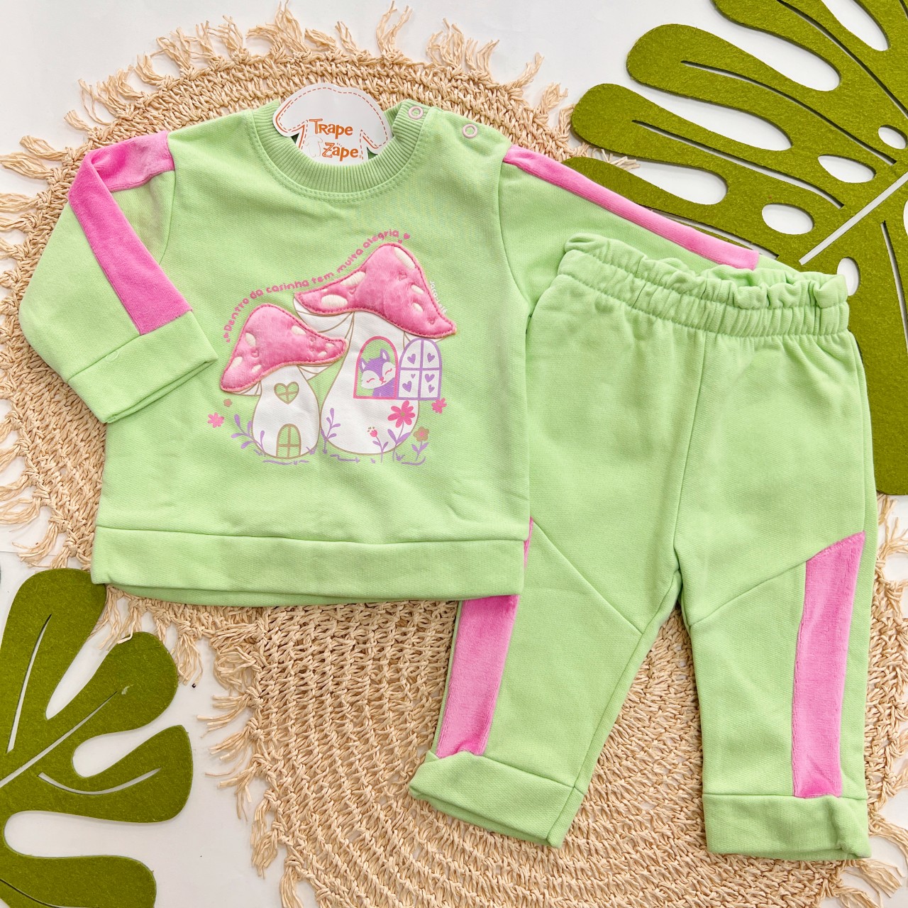  Conj. Blusa Cogumelos "Dentro da Casinha tem Muita Alegria" e Calça em Moletom - Verde e Rosa